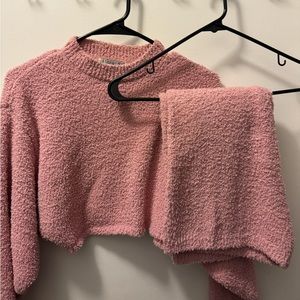 Story on size medium fuzzy crop long sleeve sweater and shorts
